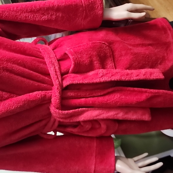 Robe - Picture 2 of 7